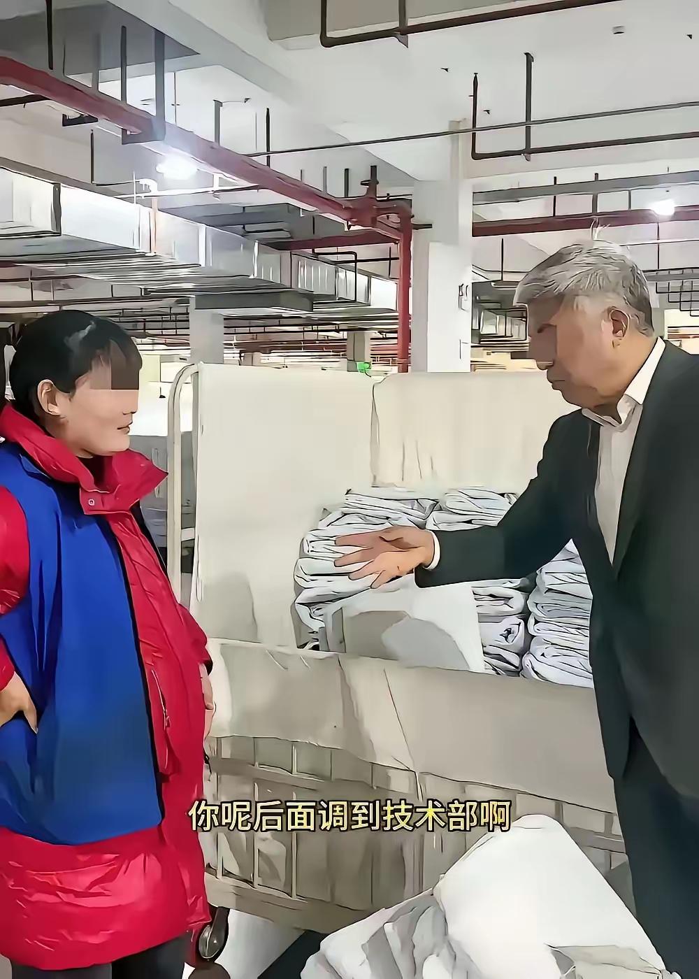 安徽宣城工厂一幕看哭打工人，怀孕女工挺着大肚子搬货，老板当场怒了。近日安徽宣城工