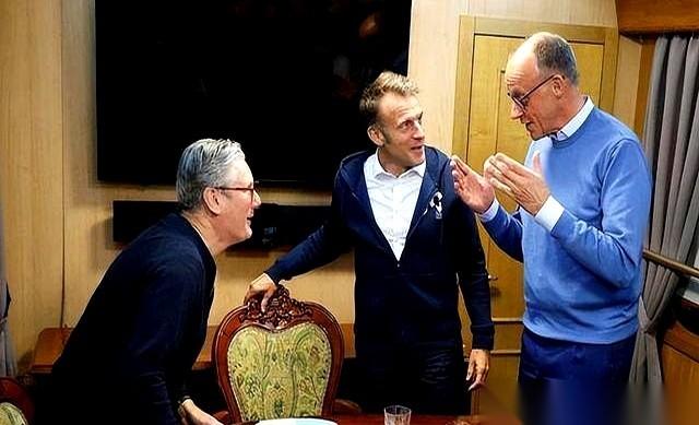 别再只盯着美国那边了，欧洲政坛的牌桌，已经快被人掀了。德国总理的支持率，16%