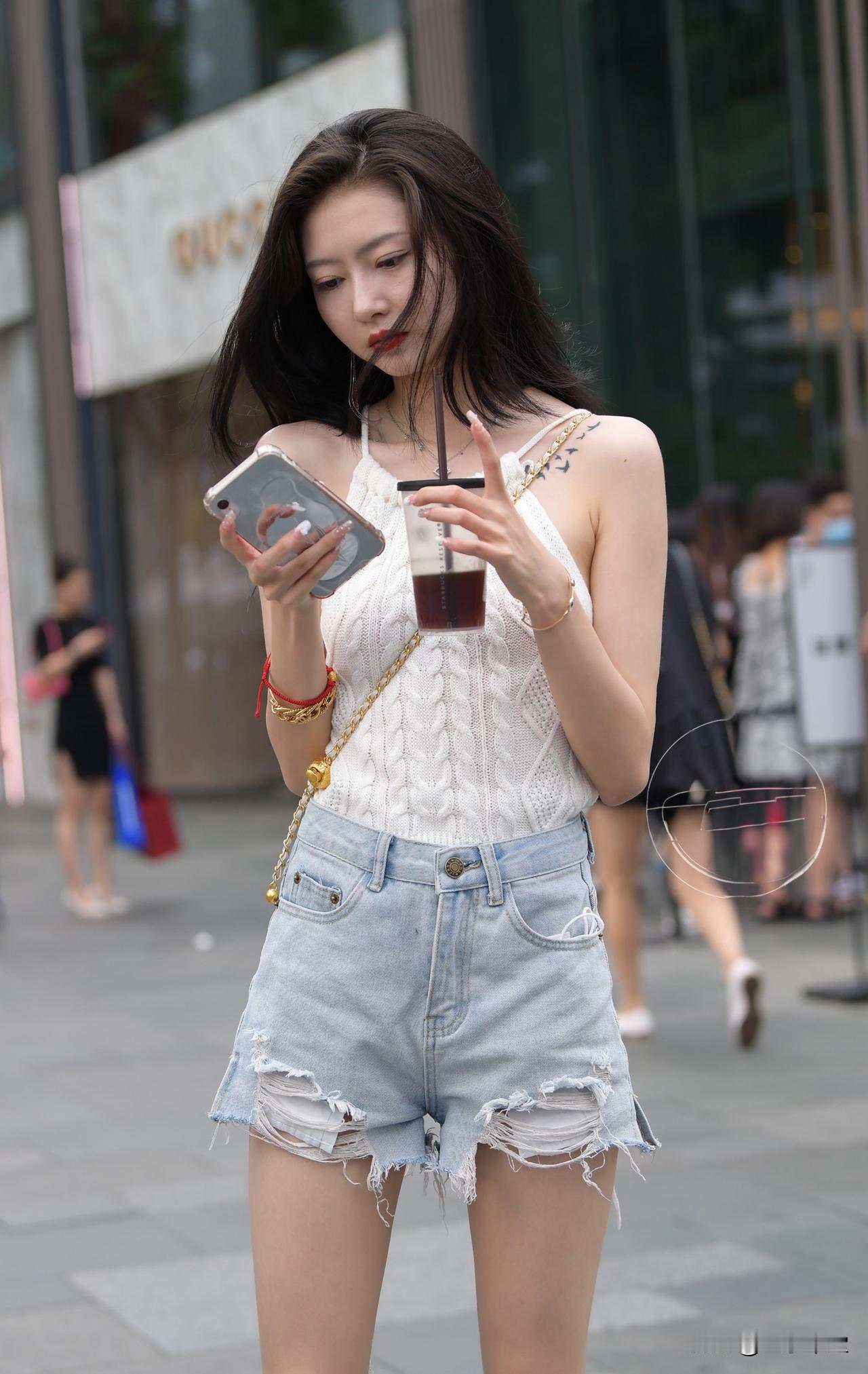 创造这种牛仔裤的设计师，我给你磕头了！