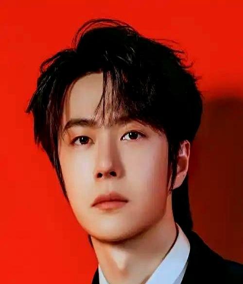 王一博的街舞替身亲口承认：他的技术，比我们多数老师都好。电影《热烈》里，那