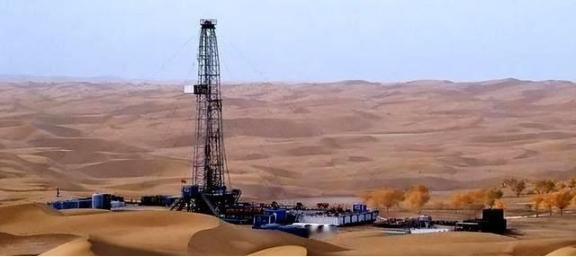 🌞沙漠下面几乎全是石油，我国缺油年年大量进口，那为啥不开采呢？就拿塔克拉玛