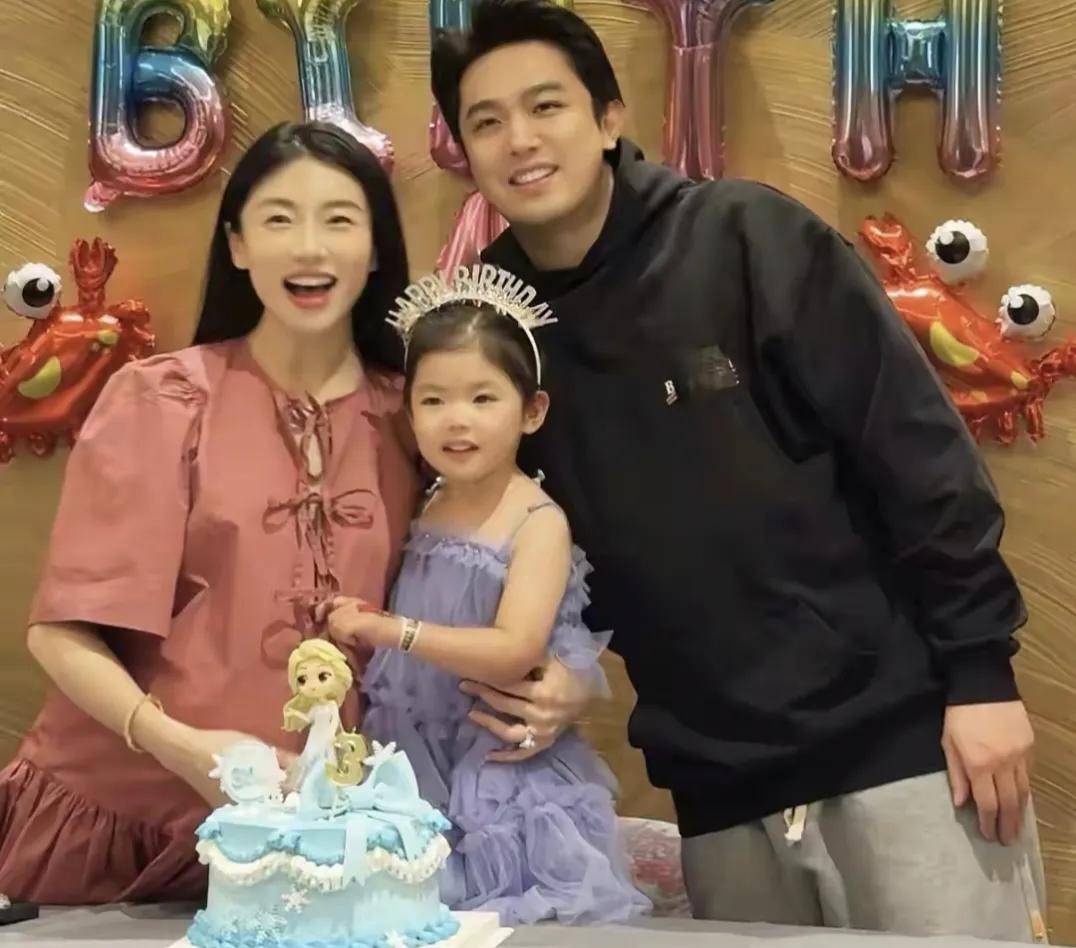 程晓玥二胎快生了，夫妻俩高颜值，多生几个孩子把优良基因传下去程晓玥这二胎眼看着