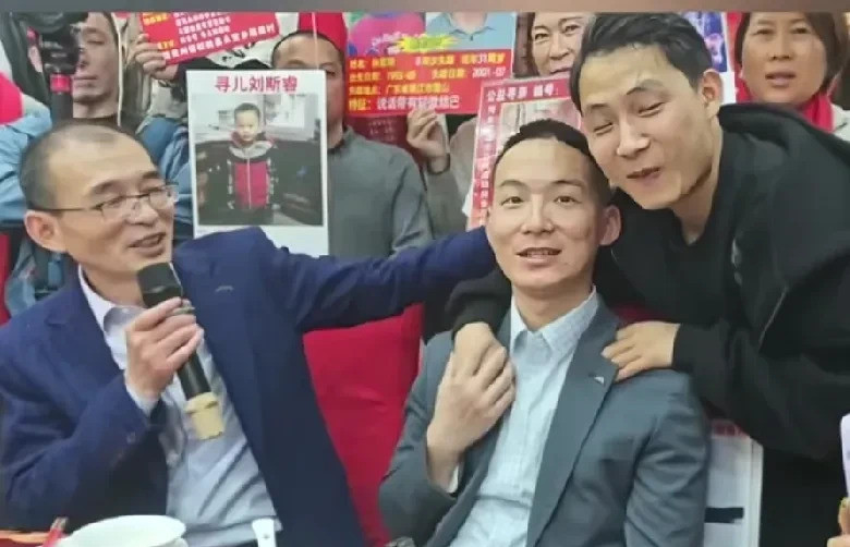 志愿者找到失散家人我的天哪！这个世界也太神奇了吧！有个叫