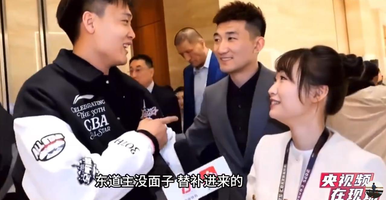 郭艾伦不在，今年的氛围组全得靠赵睿了。。。央视直播，赵睿调侃孙铭徽：“东道主没