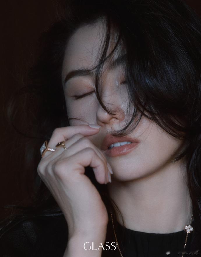 张柏芝美得好有韵味张柏芝美人骨相张柏芝美得好有韵味，真的是让人觉得怦然心动呀，