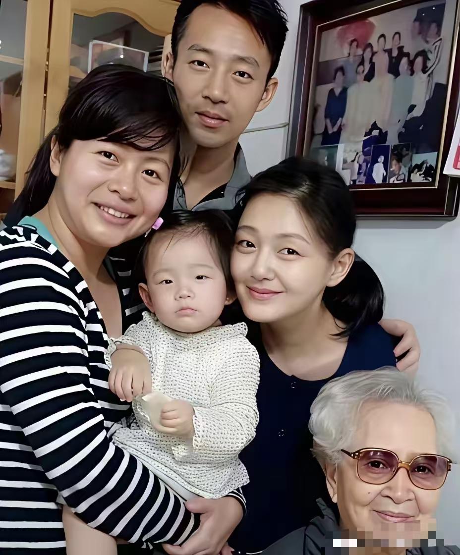 大s的奶奶非常高寿，活了快一百岁！汪小菲和大S还是很有夫妻相的，大S胖起来和前婆