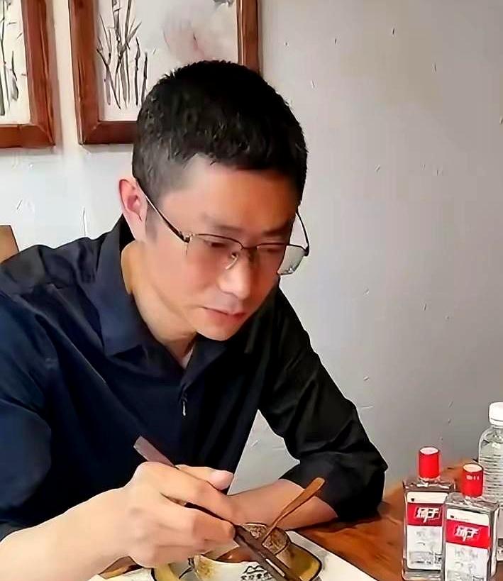 “场子哥”出狱了！6个月蹲完，全国人民像追连续剧。：老婆闺蜜变“