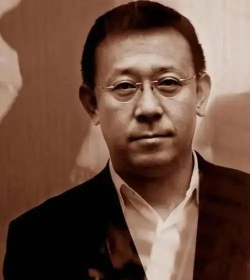 #为何说姜文新片跪着也没挣钱#姜文新片赔惨了。花了快3亿拍，上映好些天票房才刚到