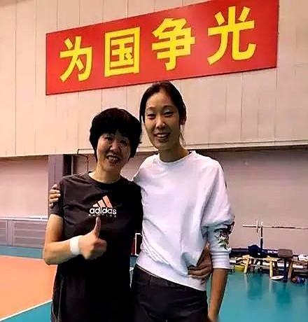 那条短信，没改过一个字。2016年，朱婷耳朵里全是嘘声，手机一震，六个字：你是