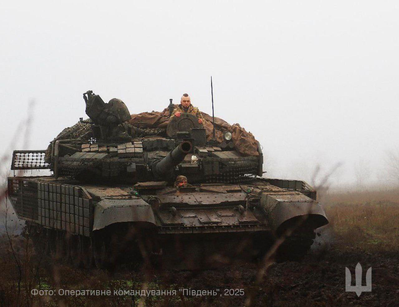 缴获的俄罗斯T-90AK坦克，现在隶属于第5独立突击旅。关注俄乌局势最新