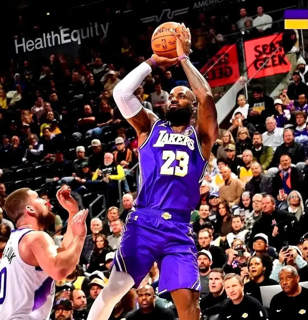 詹姆斯的数据“下滑”，是NBA本赛季最大的战略欺骗。你看场均25分，却忽略