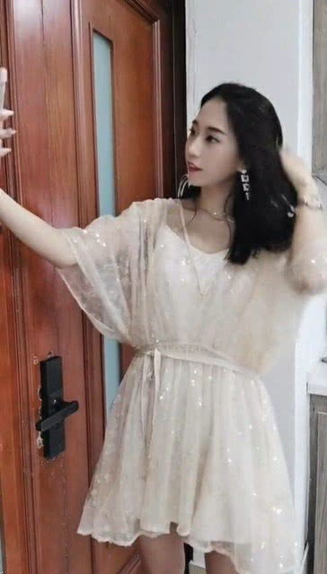 笑话：本人是个骨科医生，今天来了个小伙子，他有个手指头骨折了，我问：手指怎么骨折