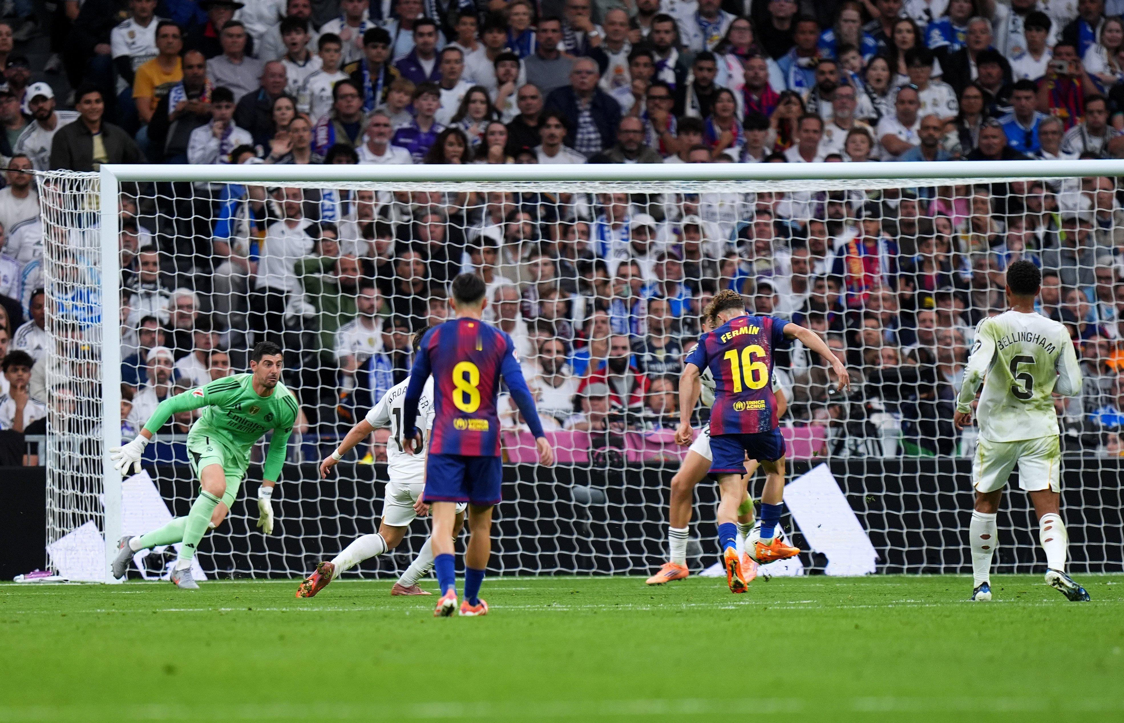 世体：在西班牙国家德比中，没有人比费尔明射正射门次数更多。费尔明·洛佩兹：4次