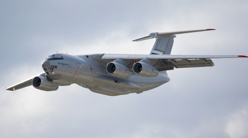 最近，一架俄罗斯空军的伊尔-76重型军用运输机从远东起飞，经停多个中转点，跨越近