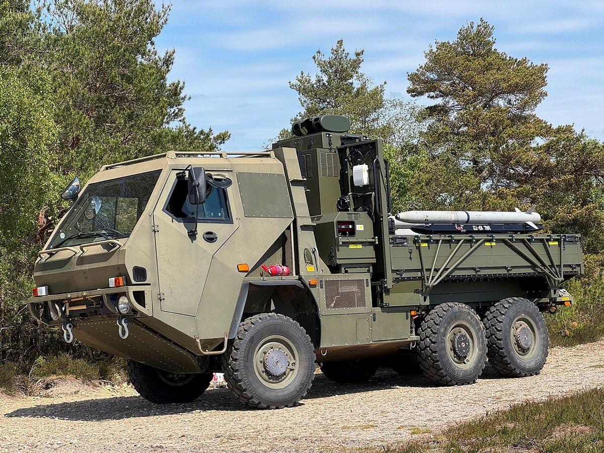 英国展示为乌克兰开发的“渡鸦”短程防空系统，基于HMT600Supacat