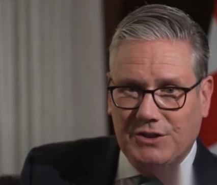 英国这次不忍了，直接跟特朗普掀桌子了！英国首相斯塔默直接表示自己已经受够特朗普了