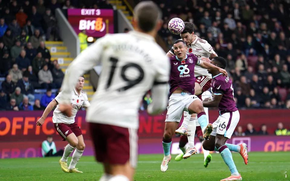 伯恩利vs阿森纳阿森纳是英超历史上第一支开局10轮联赛通过8个角球进球的球队。