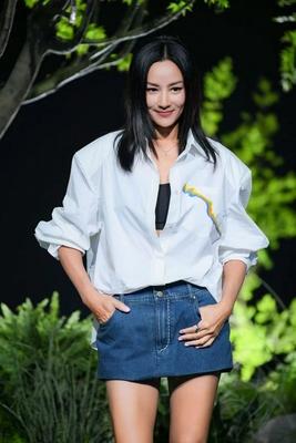 到底怎样才叫“底子好”？看一看年轻时的瞿颖就知道了……不得不说，“底子好”的