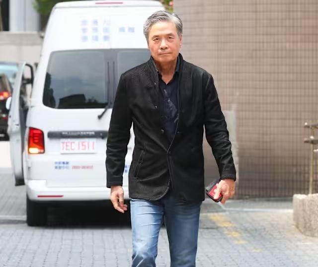 邱毅嘲笑金傅聪雷声大雨点小，邱毅称，以为金傅聪大张旗鼓的去报警，以为是控告自己的