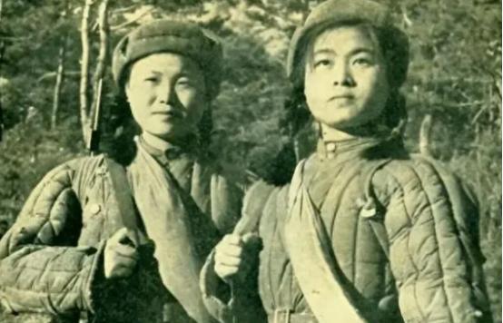 1933年，许世友听说部队有一位出身武当的女侠，便想要切磋一番，于是他迈着自
