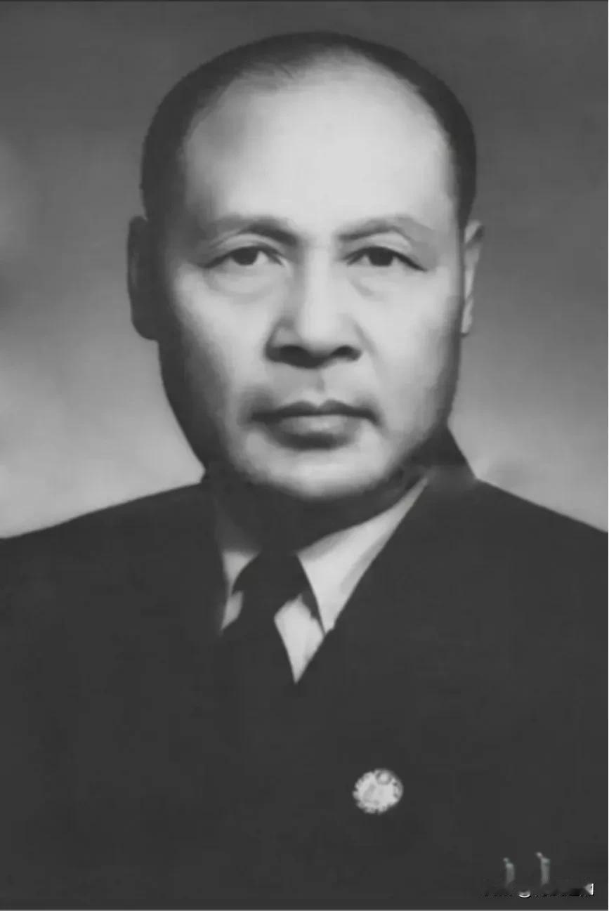 1949年10月1日，杀害我党300多条人命的杨虎，登上了天安门，参加开国大礼，