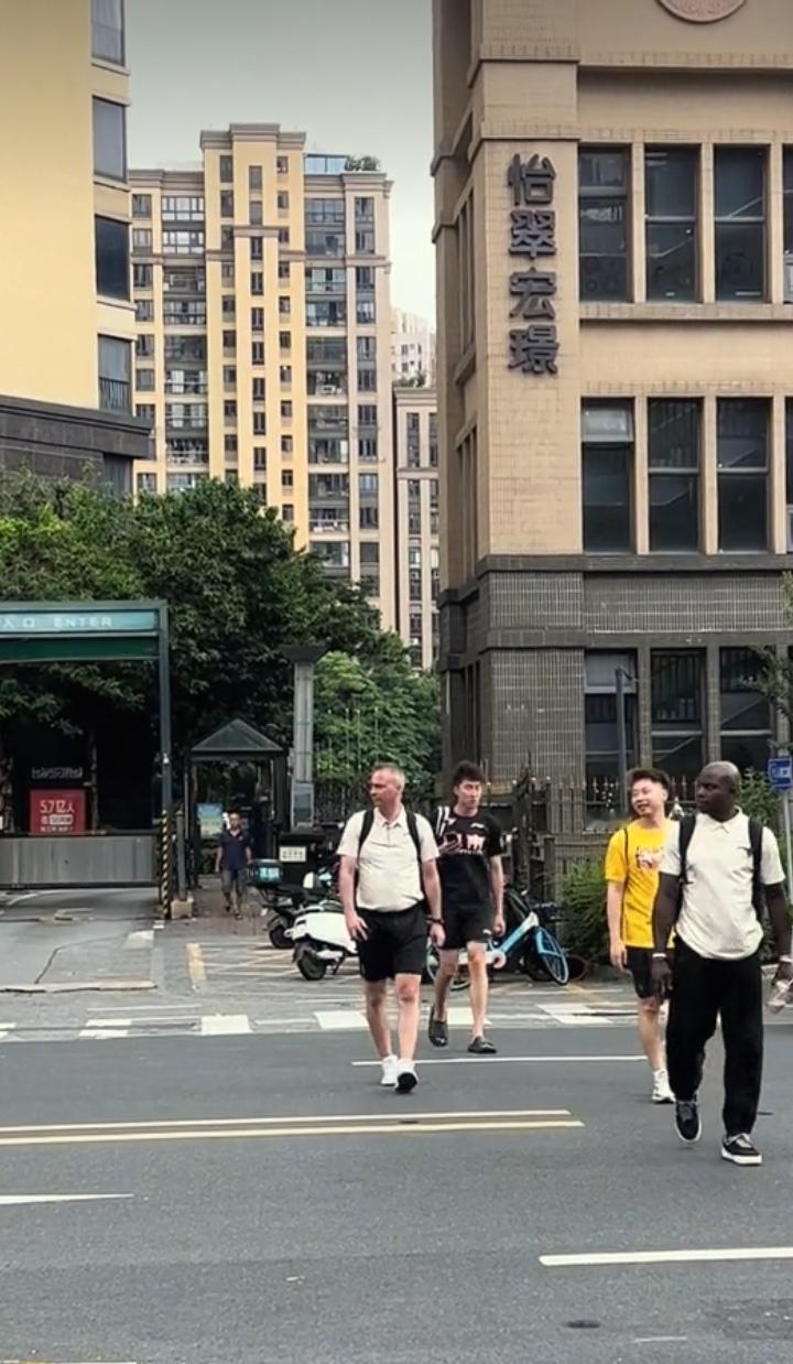 广东队最近不断试训几个其他球队的本土内线球员，这些内线球员能力和作用到底怎样，是