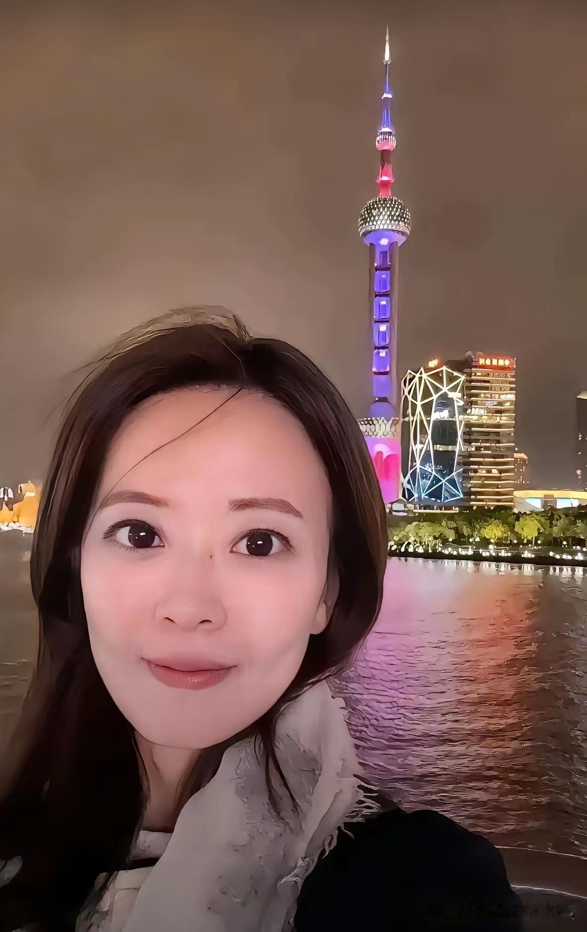 4月8日晚，正随团访陆的国民党发言人江怡臻在社交平台发文称：这是我第一次到上海。