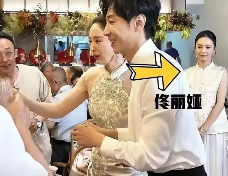 佟丽娅的情绪挂到了脸上，确定不是心想：早晚得分，走个过程。董璇很讨厌，总蹭佟丽娅