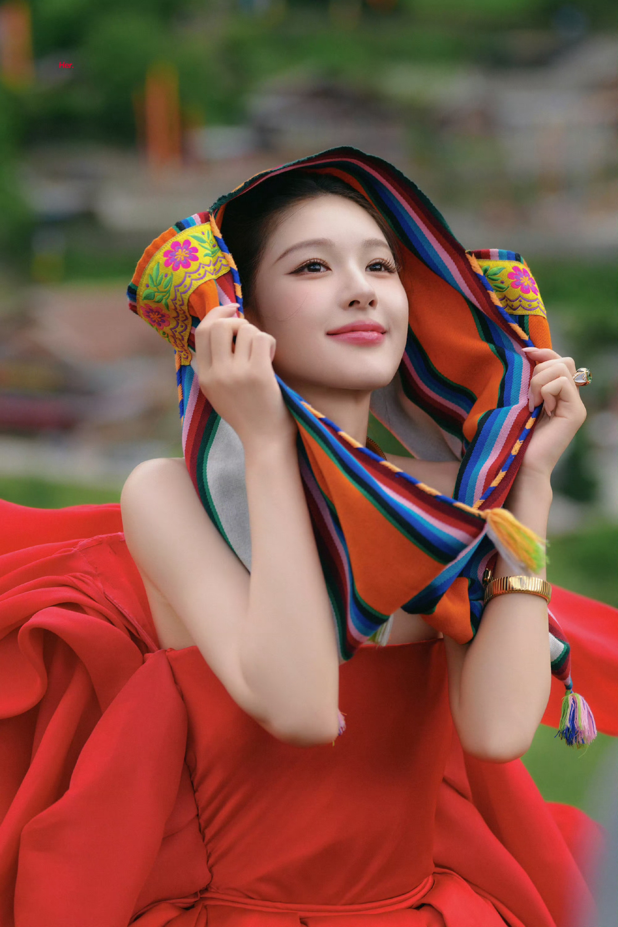 看内鱼工作室出图哪家强?VOGUE山谷假日我感觉赵露思和林允儿家拍的大片最好