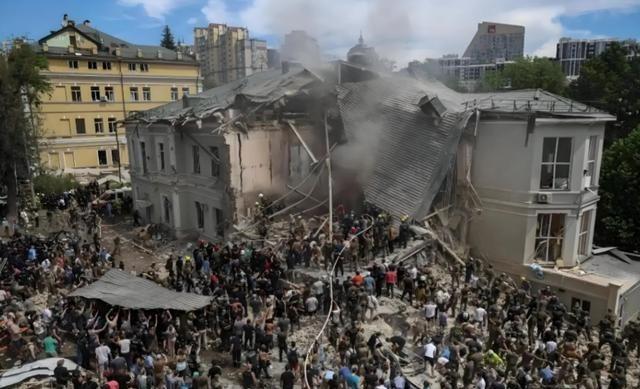 仗打完了，分赃开始了。乌克兰这仗打完了，分赃开始了。地归俄罗斯，钱归美国，命归乌