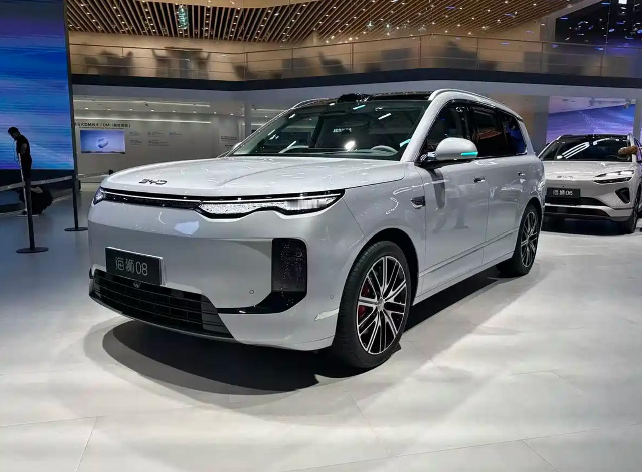 比亚迪海狮08来了，定位中大型SUV，纯电续航达900km。作为海洋网的旗舰S