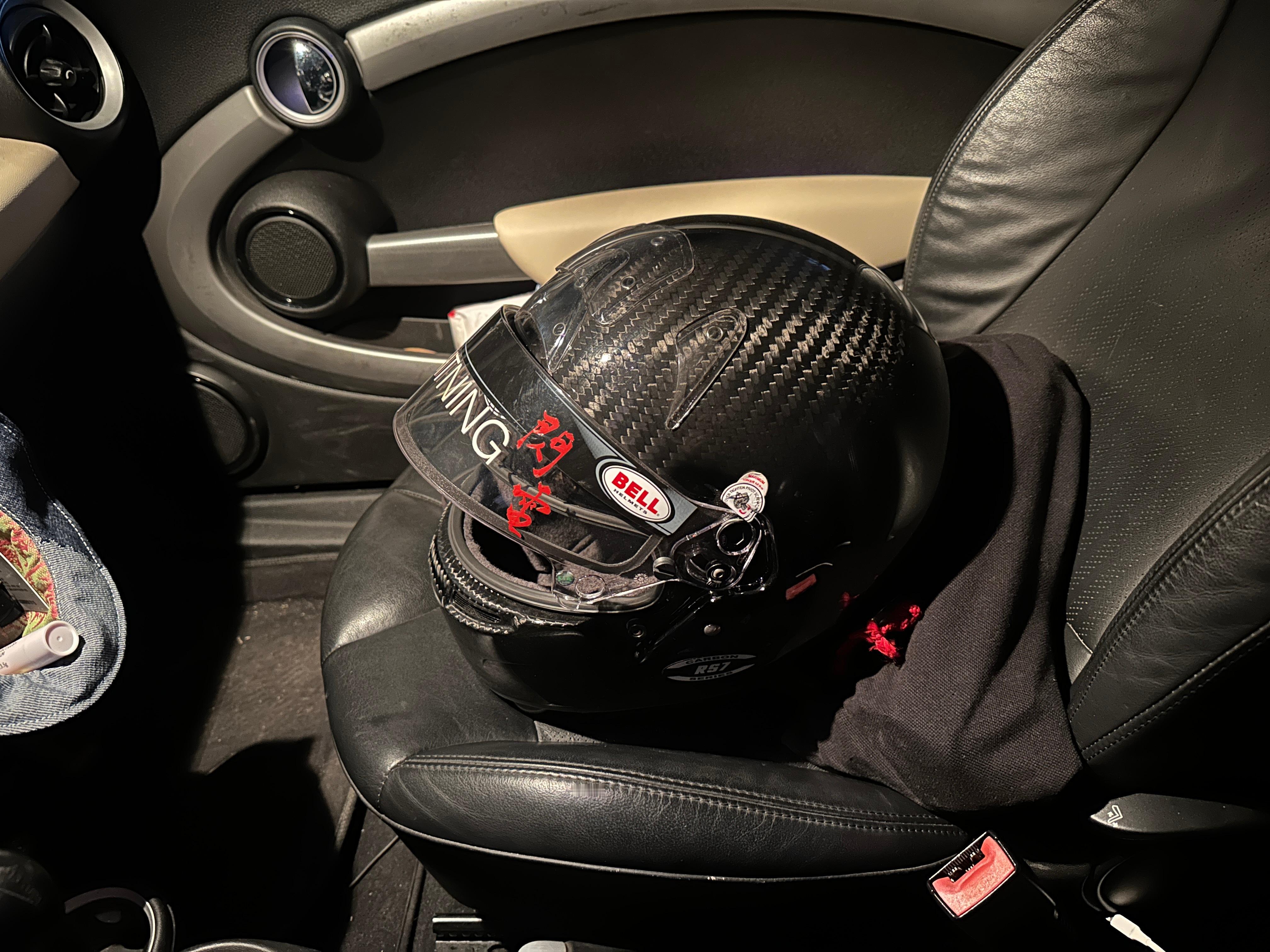 回家回家。看F1