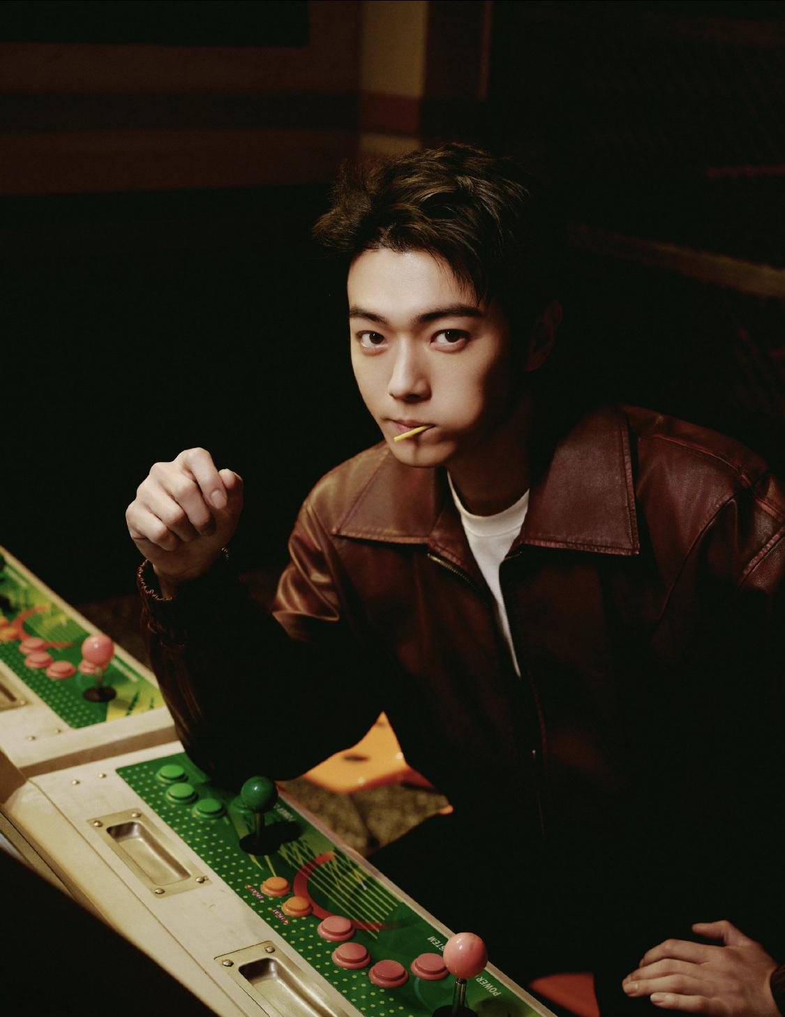 许凯一句：怪我……，登上了热搜。原来许凯沉寂的时间太久，久到粉丝在许凯超话吐