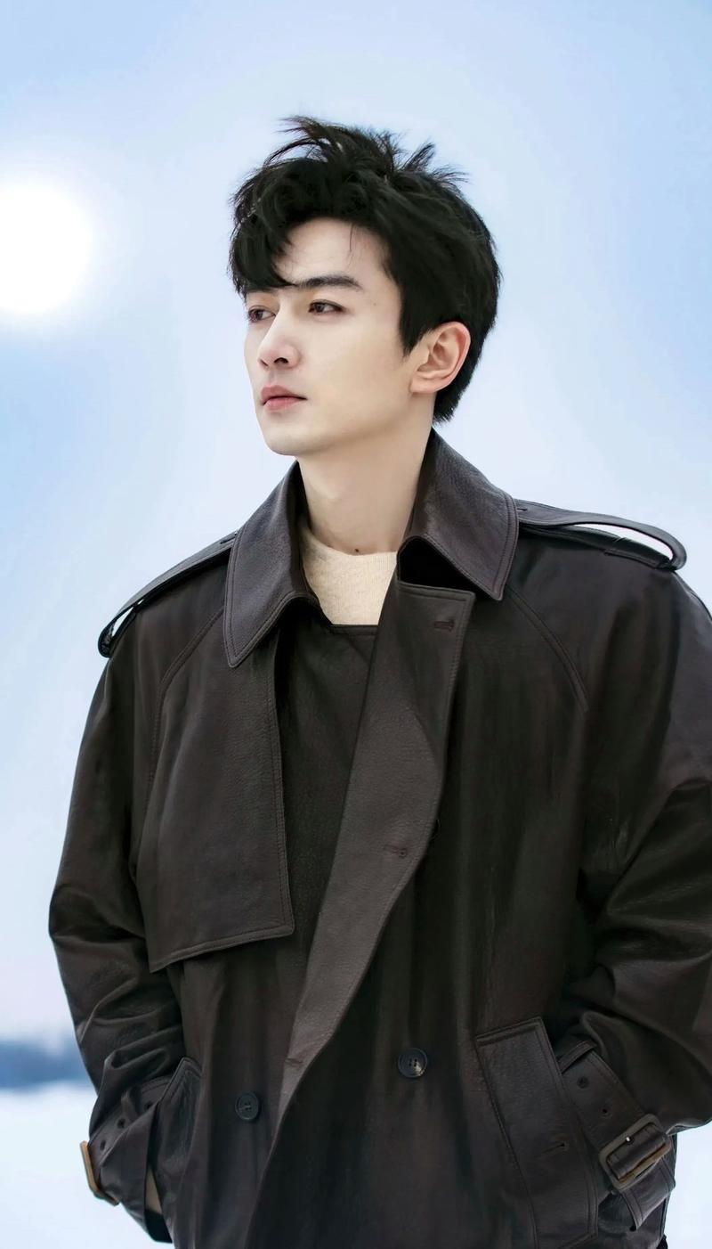 陈晓对待不同女星的差距，你看她跟孙千宣传新剧时，对方伸手帮她整理衣领，这位内娱反