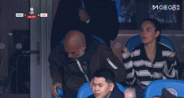 瓜迪奥拉这次提前回更衣室，完美错过了哈兰德的头球破门！曼城对阵利物浦的足总杯八