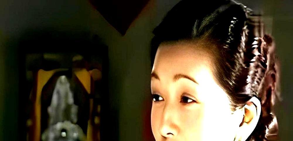 郭宝昌自掏56万，宁愿违约，都想把江珊换回谢兰。为什么资本一句话，就能让《大宅