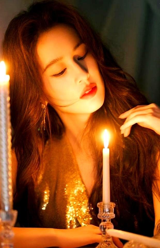 原以为黄圣依上综艺是解决问题，但她远比我们想象的要聪明得多！大伙儿都以为她上