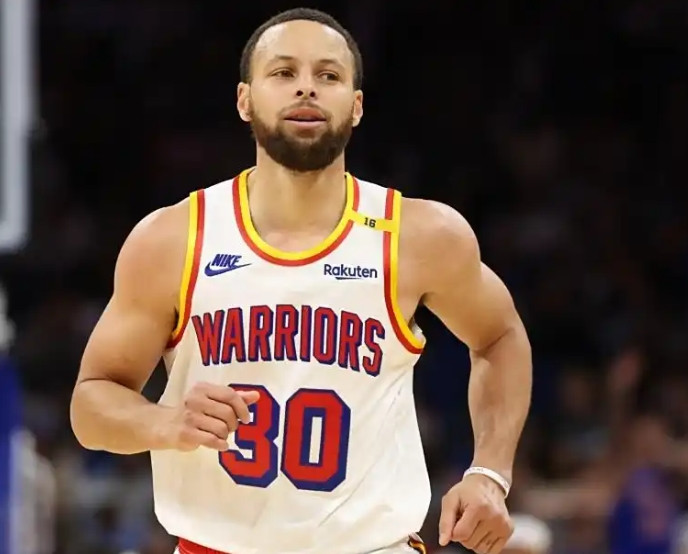 库里能强于科比的一大原因就在于科比只有一个没什么含金量的mvp，而库里的mvp无