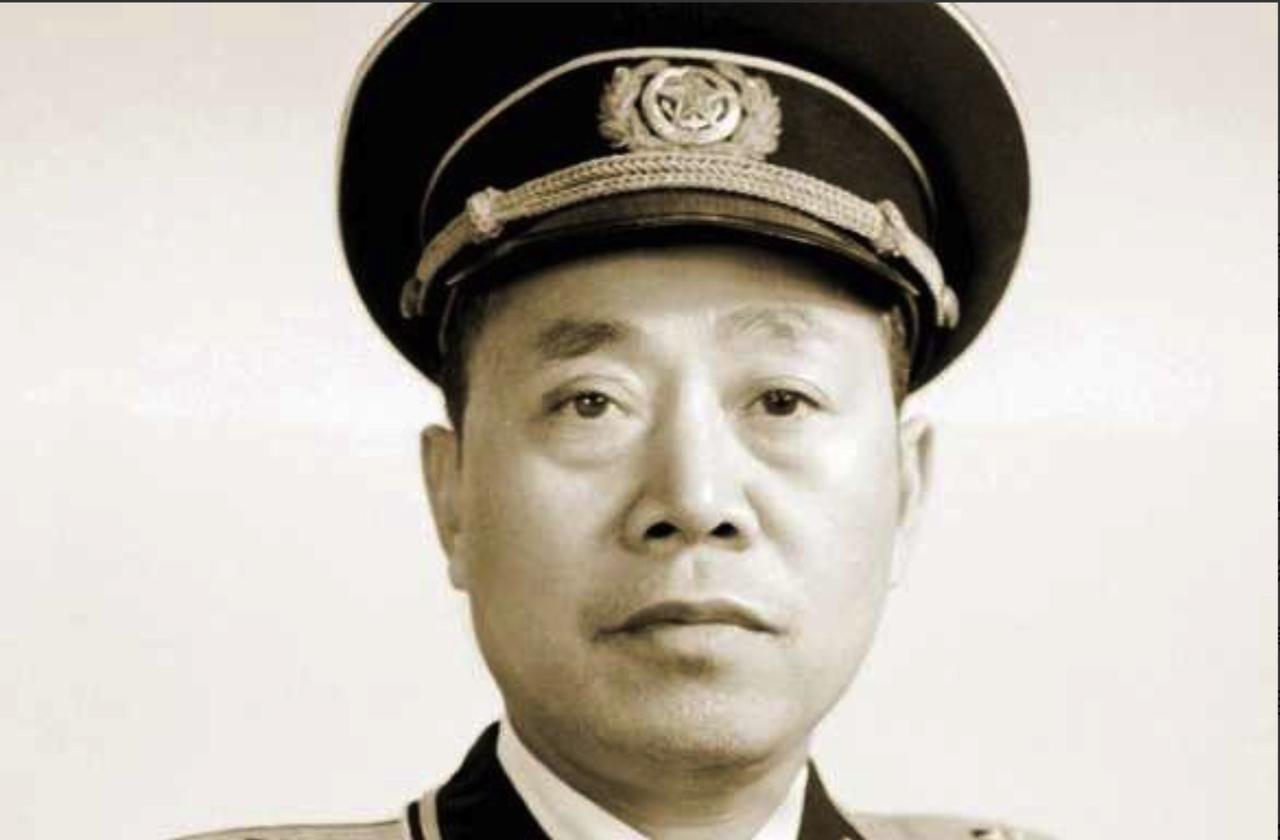 1949年，解放军追击残敌伤亡1300人，译电员粗心多写一个0变成13000，一