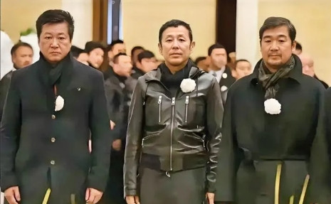 2016年，赵宝刚、陈道明、张国立参加老戏骨——葛存壮的葬礼，一同前来的还有数不
