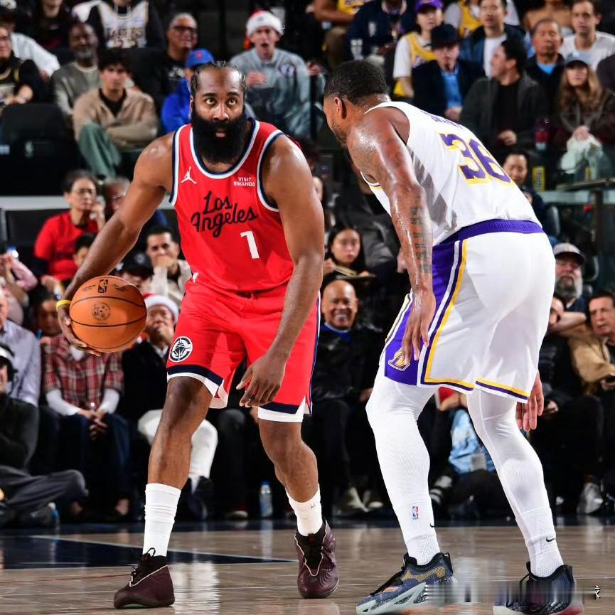 『随着快船103-88大胜湖人，赛后传来两个好消息和一个隐忧』1、五连败