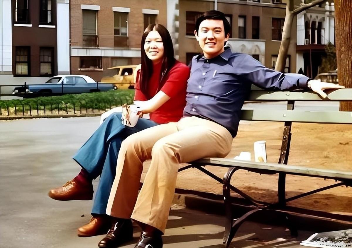 1975年马英九和周美青合影曝光，那一年他年仅25岁，英俊气质到底有多迷人？1