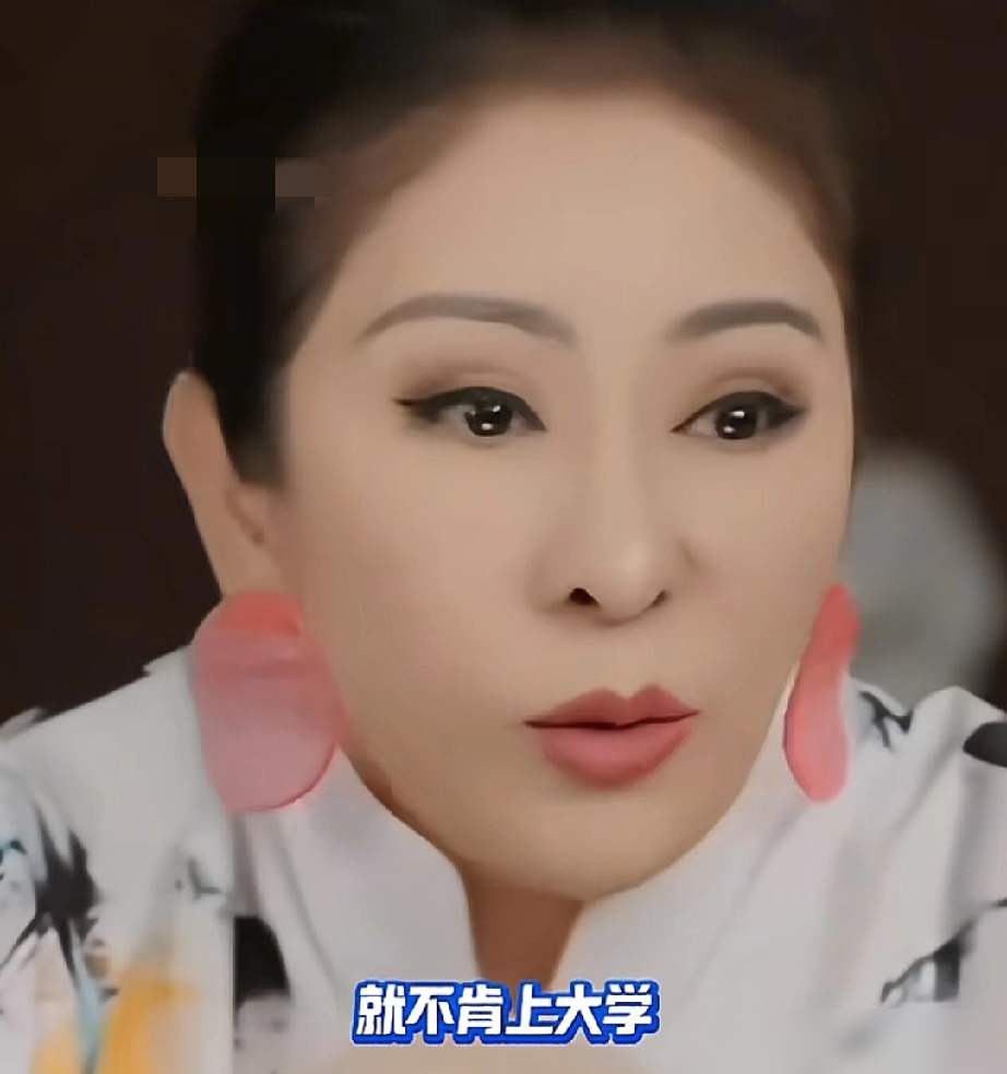张智霖袁咏仪儿子从英国名校退学，不念了，回家自己搞音乐。这事搁普通家庭，爹妈得疯。向太出来说了句大实