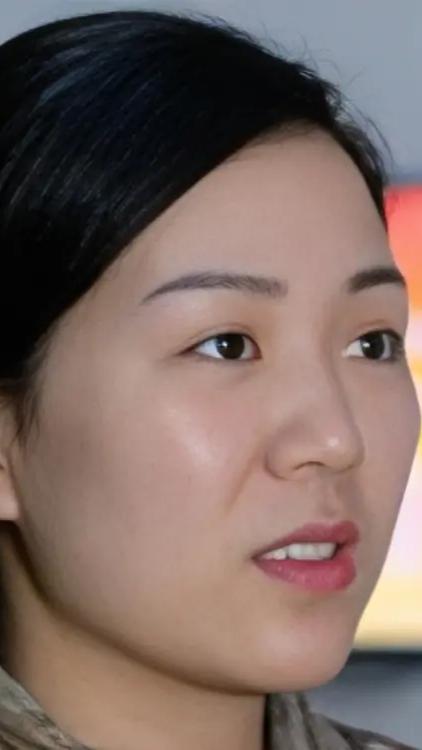 邢莹莹，河南洛阳人，2009年入伍，中共党员，火箭军某部指挥保障系统维护技师、三