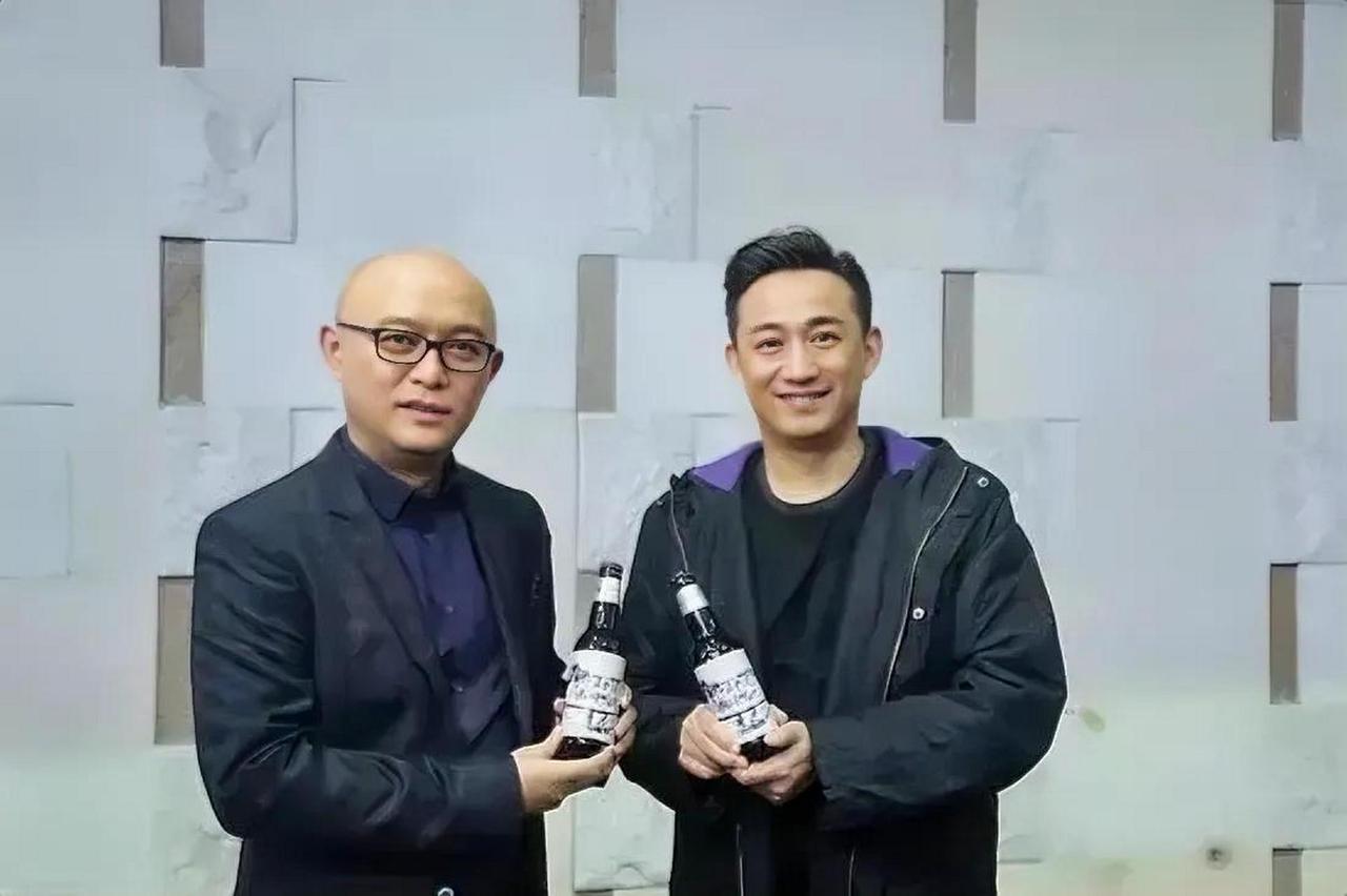 孟非第一次和黄磊一起吃饭的时候，就拿了瓶黄酒跟黄磊说，“黄磊老师，咱一起喝点儿！