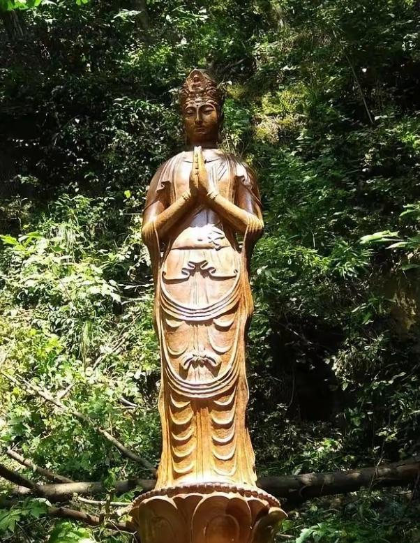 1937年南京大屠杀后，松井石根被召回日本。他让旧部从南京周边大场镇带回10坛浸