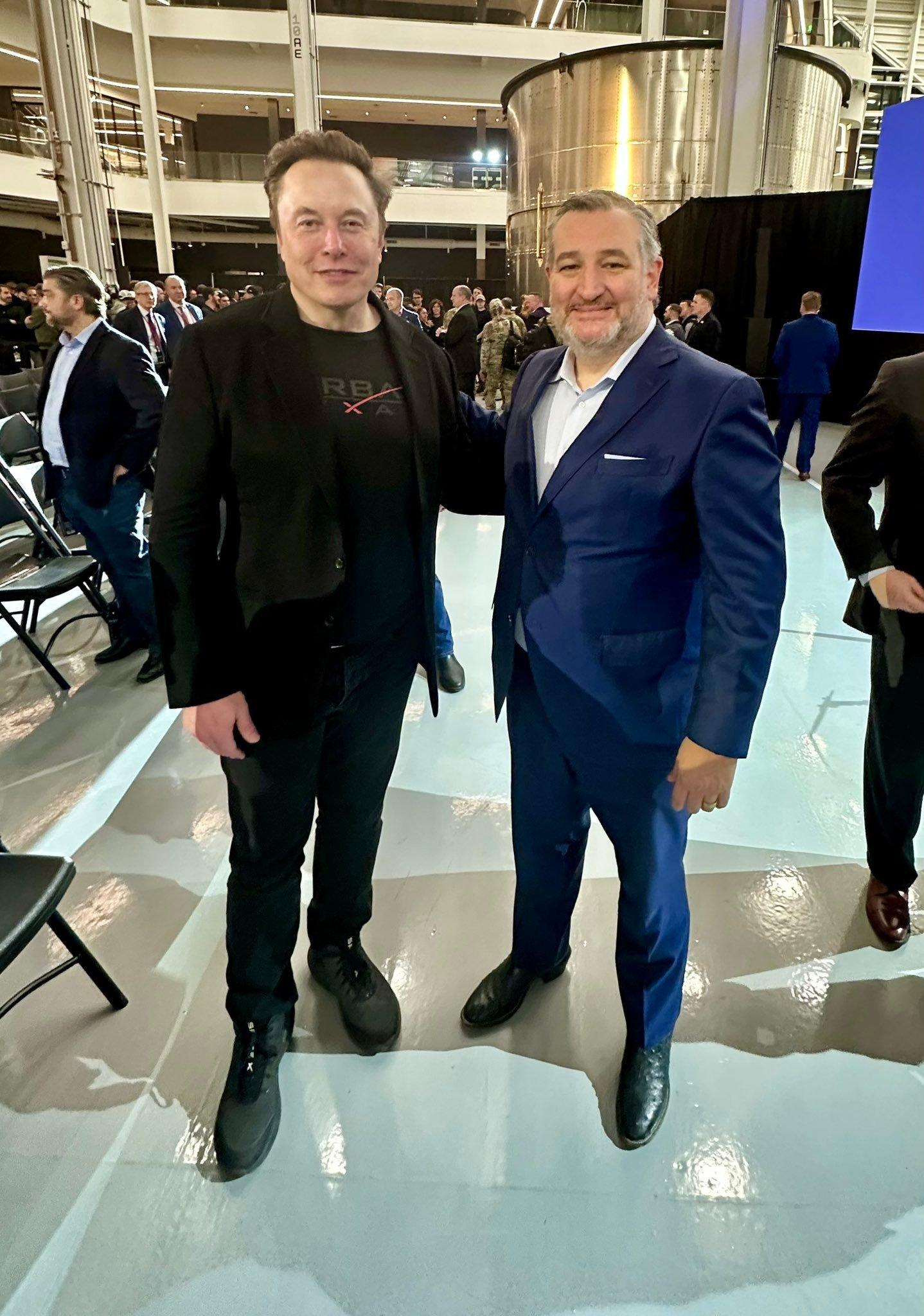 无安全员的特斯拉Robotaxi正式投入运营，让马斯克的个人净资产飙升128亿美