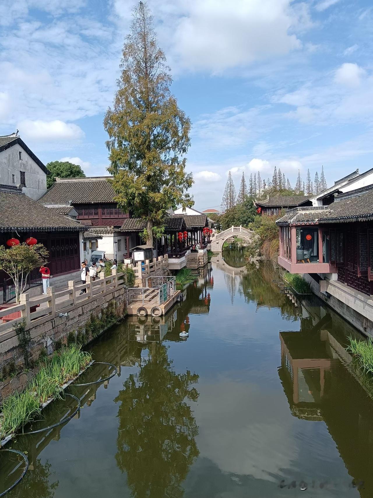 两天前的周末骑行去太仓沙溪古镇，逛了一圈，古镇风景还是挺美的。逛完后去吃了一碗当