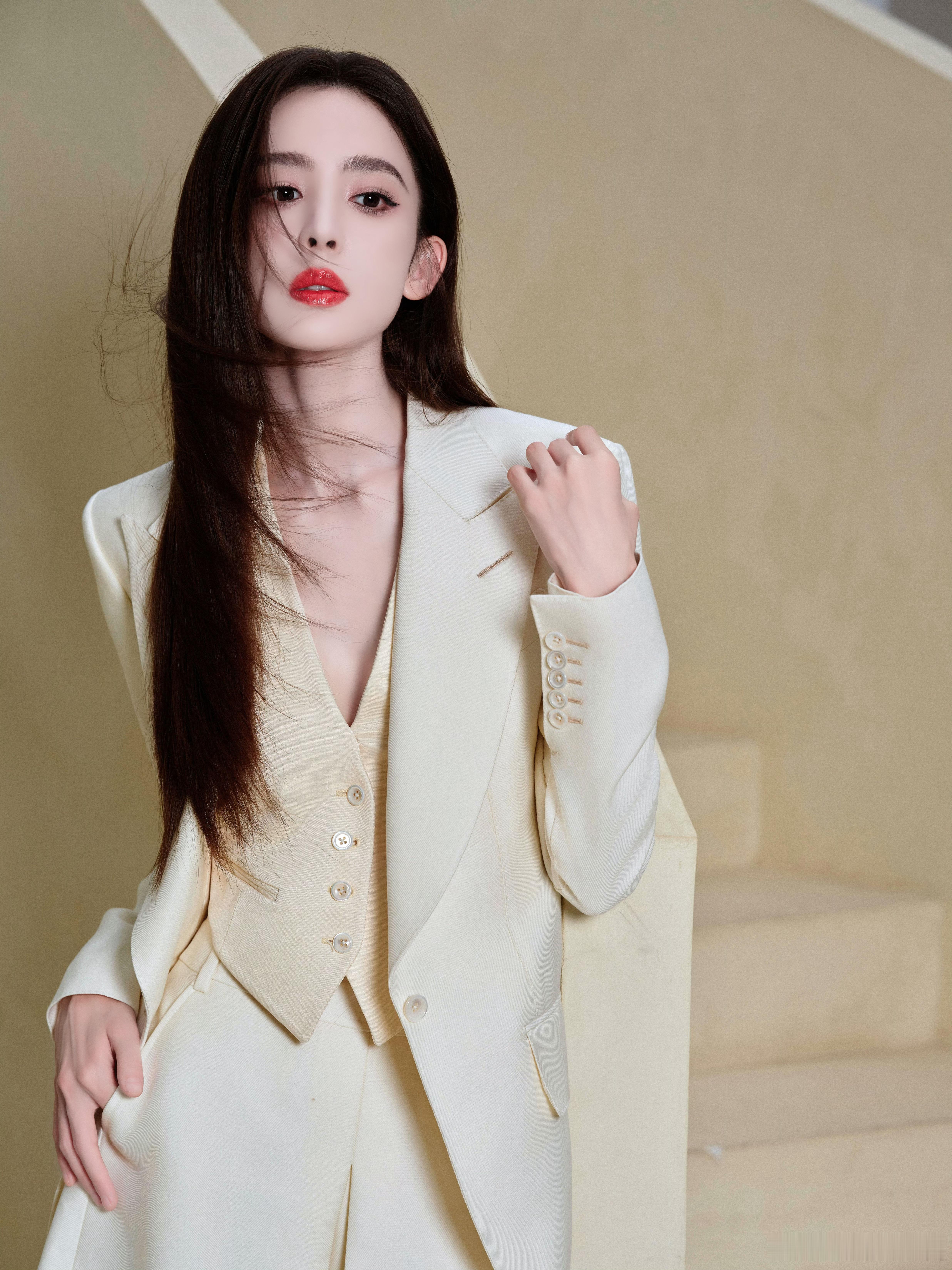 娜扎娜扎tomford白色西装娜扎玉茗茶骨古力娜扎​​​