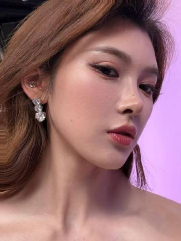 太美了！吴艳妮写真花絮曝光，粉色芭比小金刚，赛场之外别样风采